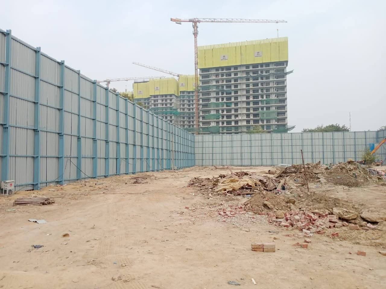 Industrial steel boundary safety fencing hoarding panels